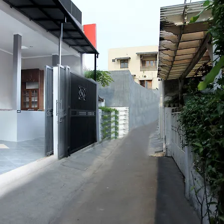 Oyo 121 Ayub Residence